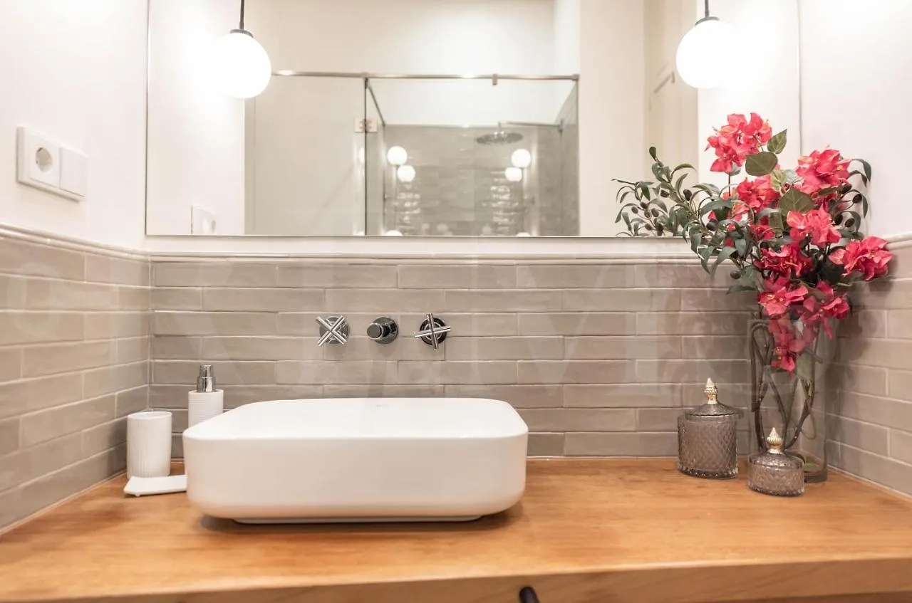 Modern Luxe Apartment In The Historic City Center By Rems Malaga