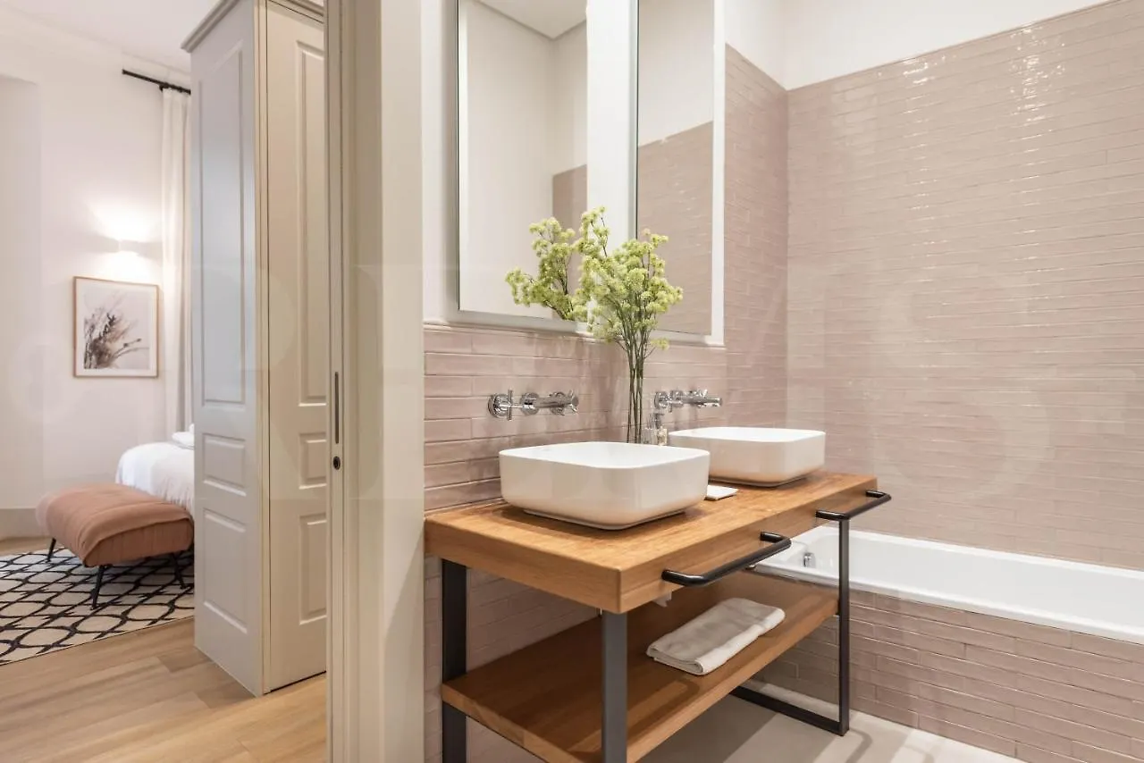 Modern Luxe Apartment In The Historic City Center By Rems Málaga