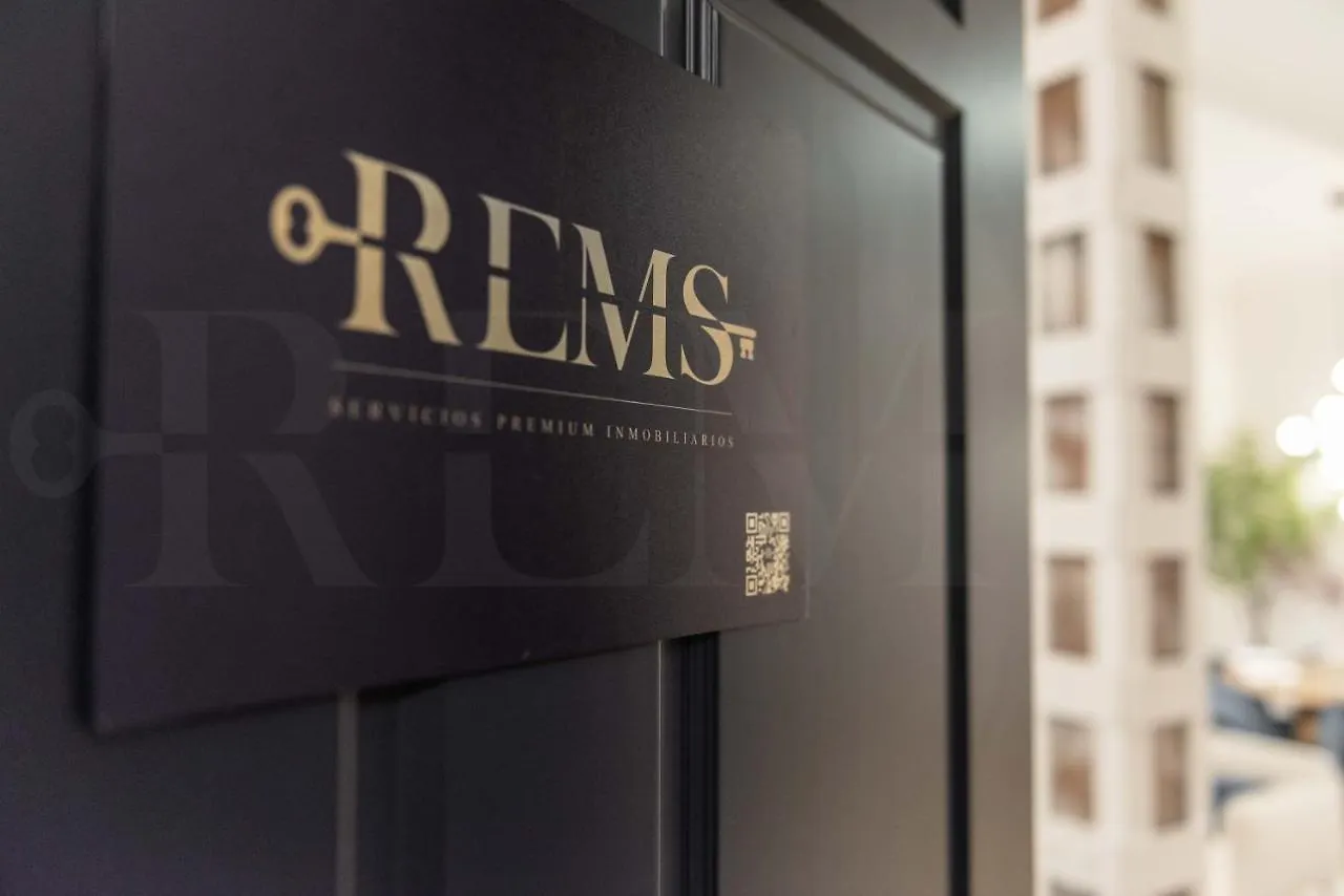 Modern Luxe Apartment In The Historic City Center By Rems Málaga
