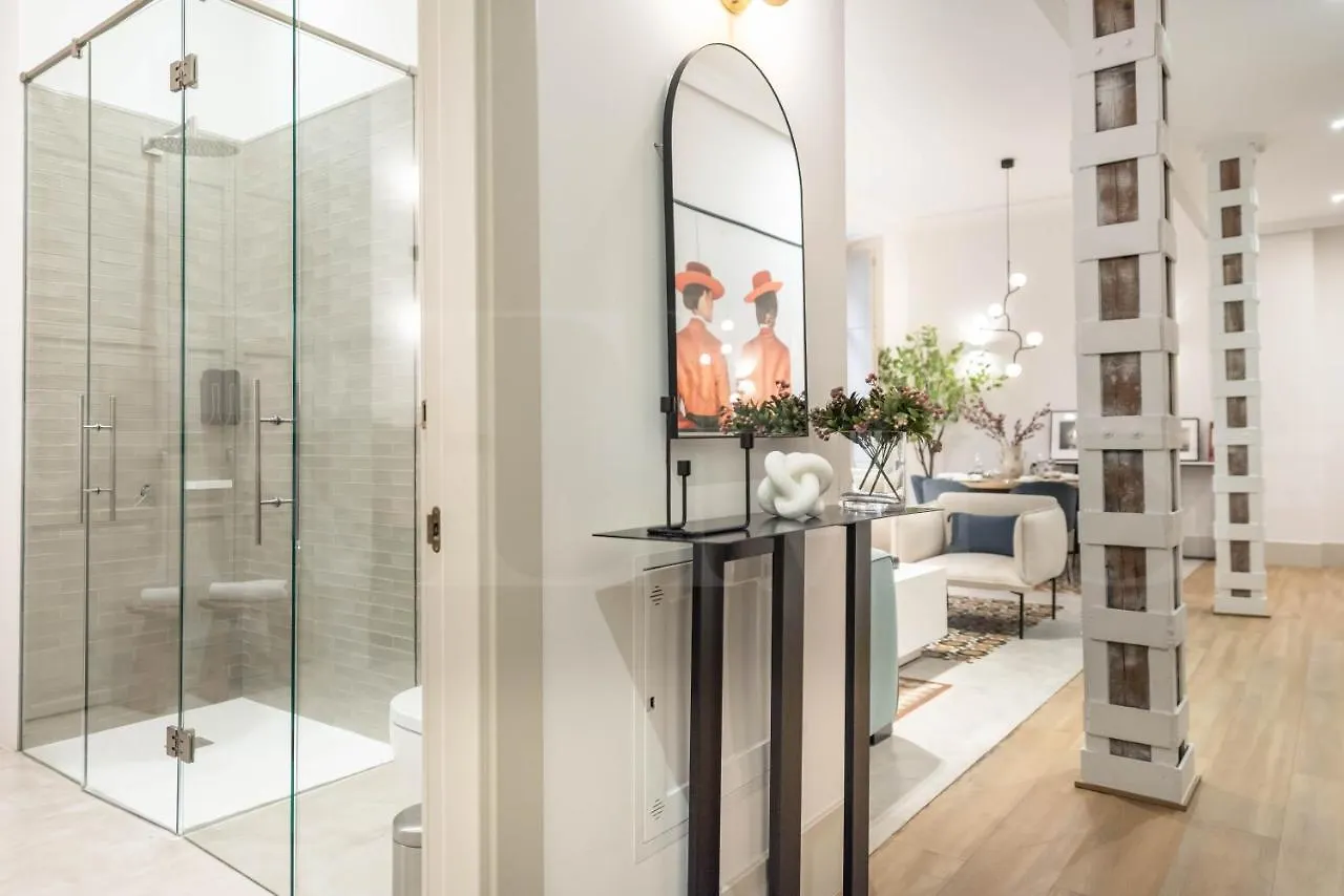 Modern Luxe Apartment In The Historic City Center By Rems Málaga