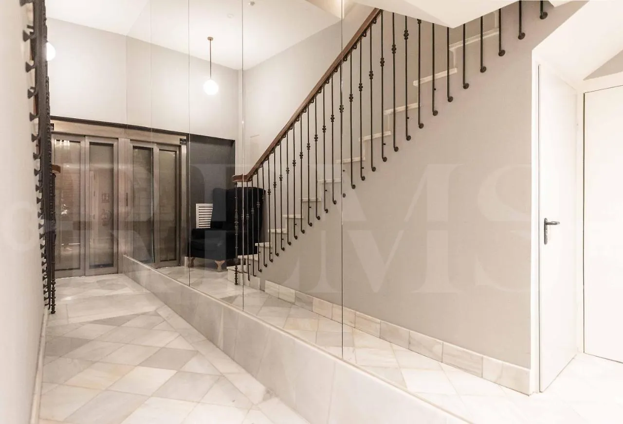 Modern Luxe Apartment In The Historic City Center By Rems 马拉加