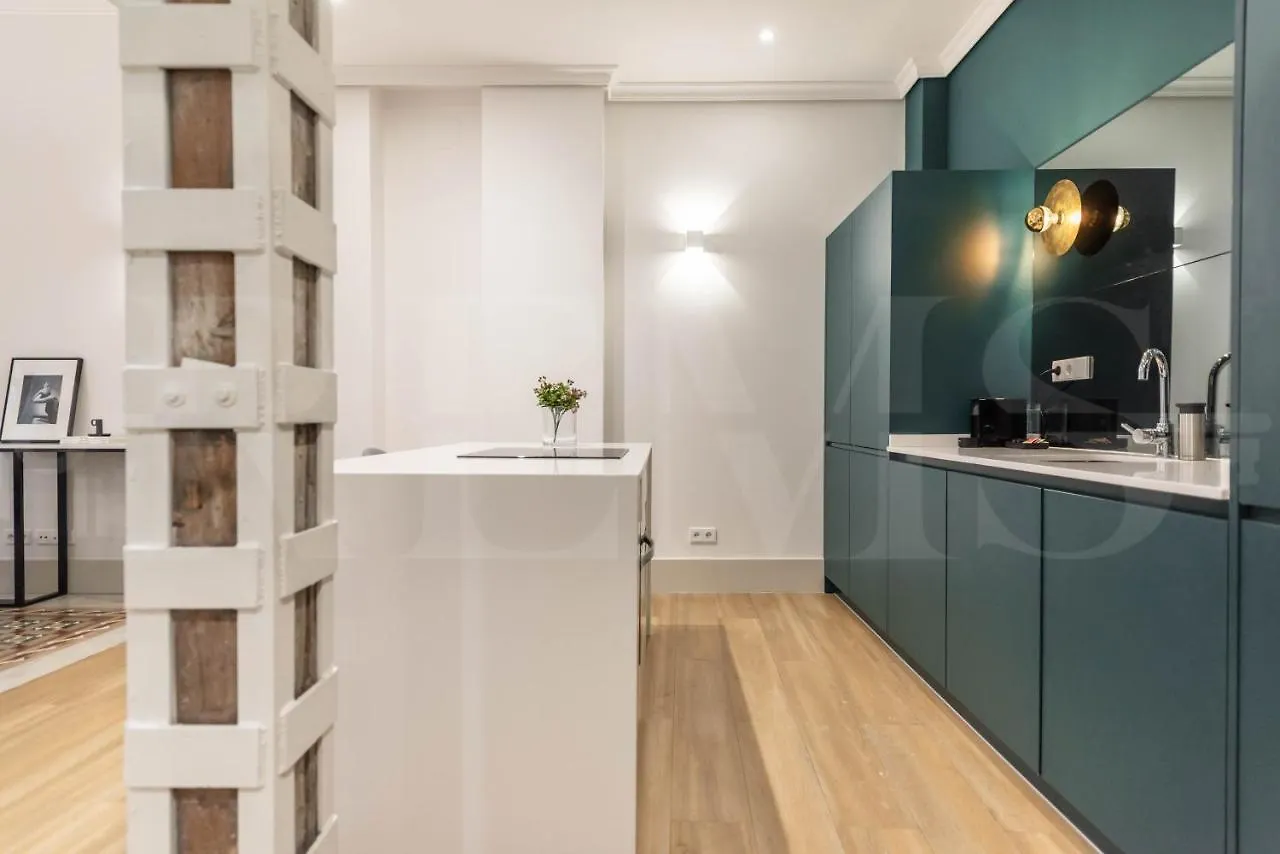 Modern Luxe Apartment In The Historic City Center By Rems 马拉加