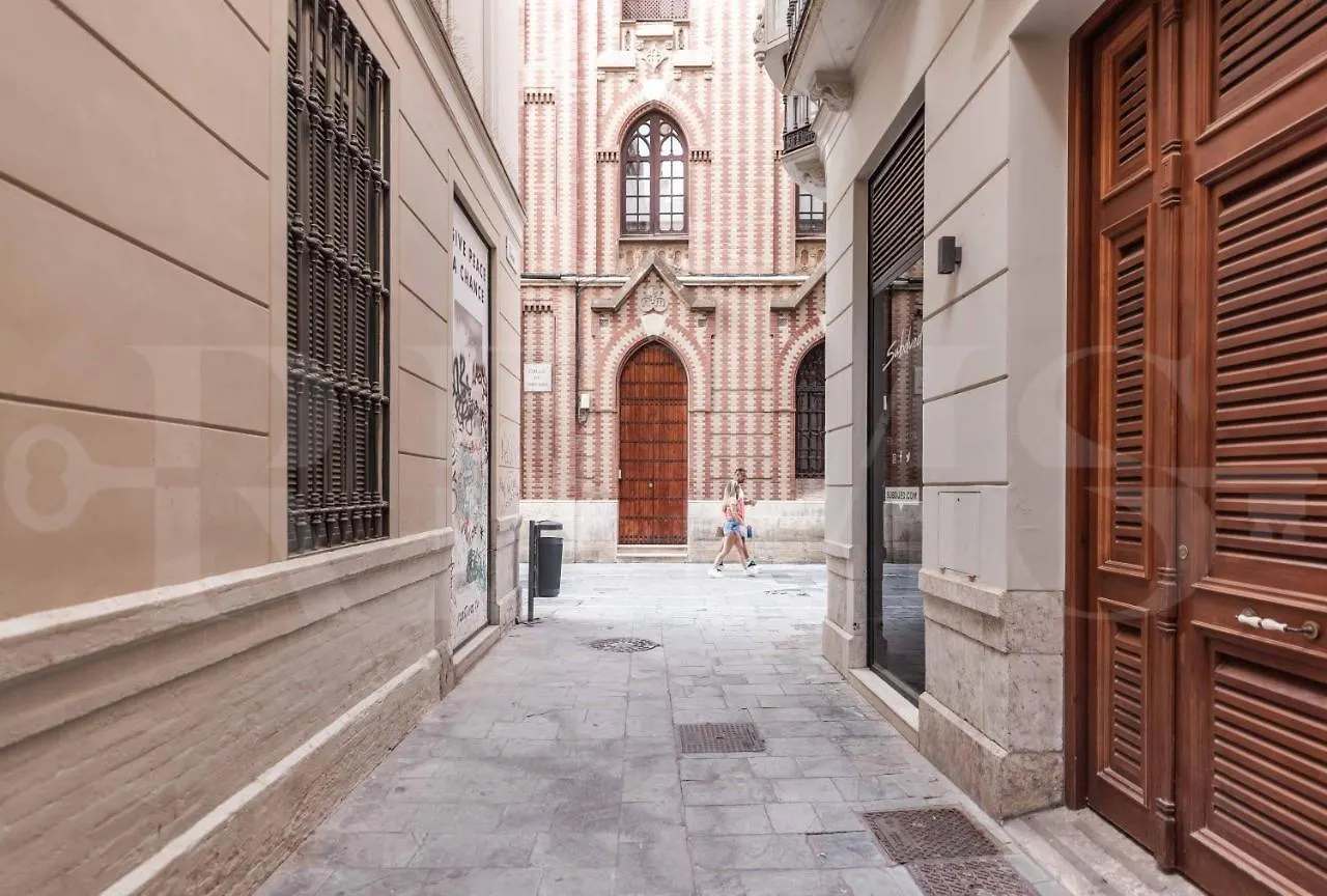 Modern Luxe Apartment In The Historic City Center By Rems 马拉加